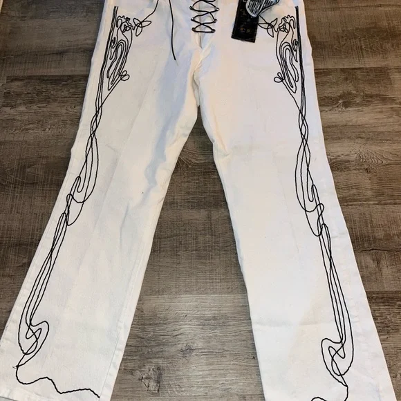 Crest Jeans White Black Embroider And Tie Woman’s NWT Size 19/20 Y2K Vibes Flare - Picture 4 of 6